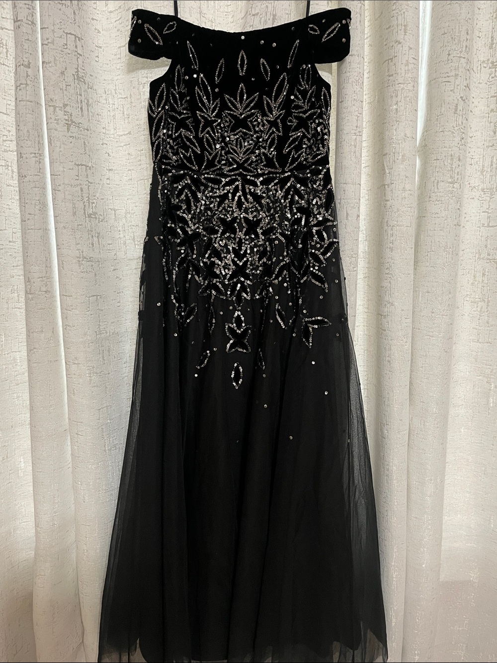 Adrianna Papell Black Off-Shoulder Beaded Prom Gown